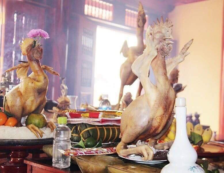 Chùm ảnh: Những con gà thần thái sang chảnh nhất trên mâm cỗ cúng rằm tháng Giêng hôm nay