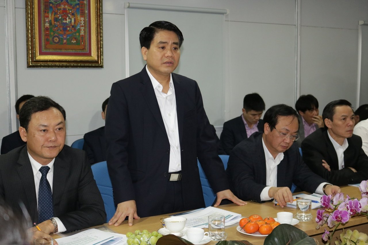 chu-tich-nguyen-duc-chung-chi-dao-nong-khi-kiem-tra-tien-do-du-an-nha-may-nuoc-mat-song-duong