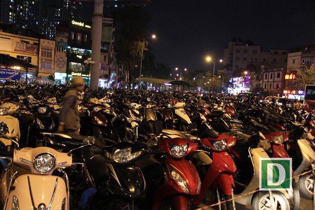 Biển người đổ về chùa Phúc Khánh, tràn kín đường để cầu an