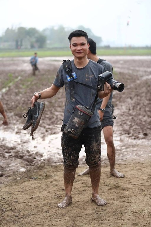 chum-anh-vui-phong-vien-tam-bun-san-trai-lang-cuop-phet