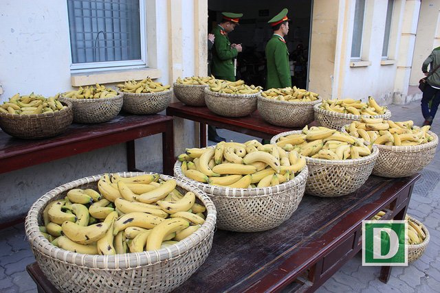 Biển người đổ về chùa Phúc Khánh, tràn kín đường để cầu an