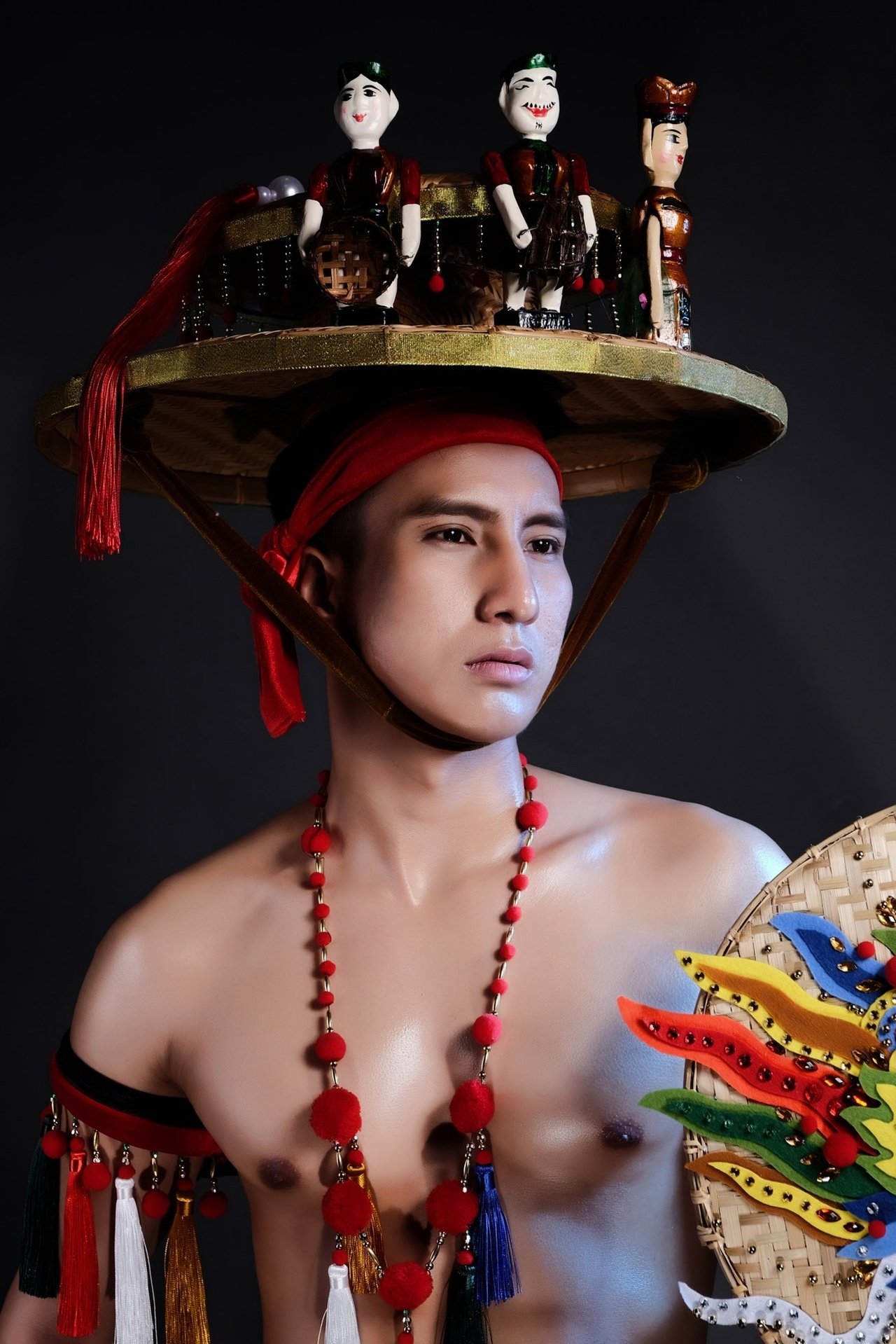 dien-trang-phuc-dan-toc-chien-binh-cua-rong-ly-cao-thien-son-khien-moi-doi-thu-phai-de-chung