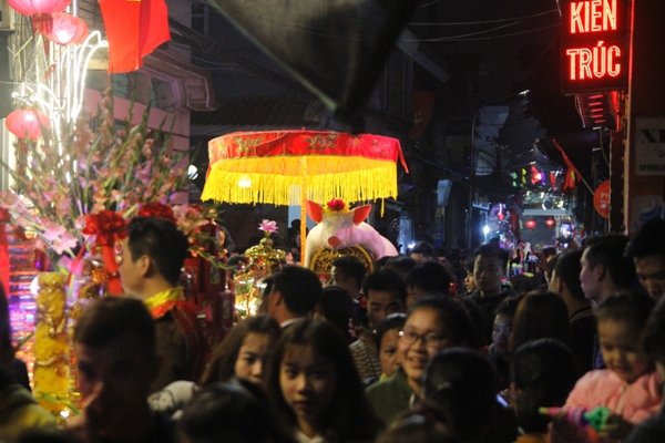 ha-noi-doc-dao-le-hoi-ruoc-lon-la-phu