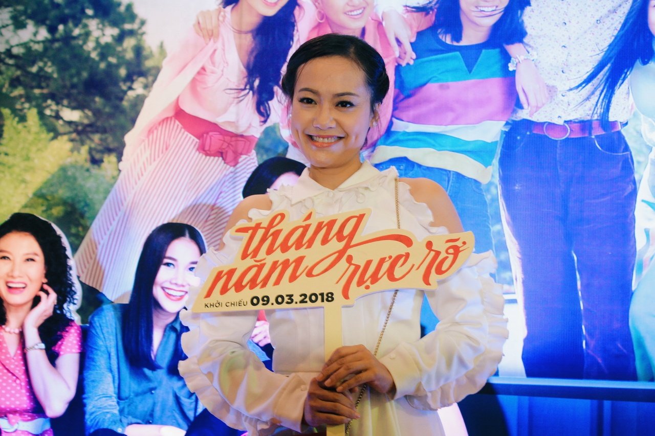 thang-nam-ruc-ro-hoang-oanh-quyen-luc-voi-trang-phuc-phat-sang-em-ut-trinh-thao-dep-xuat-sac-khong-thua-kem-dan-chi