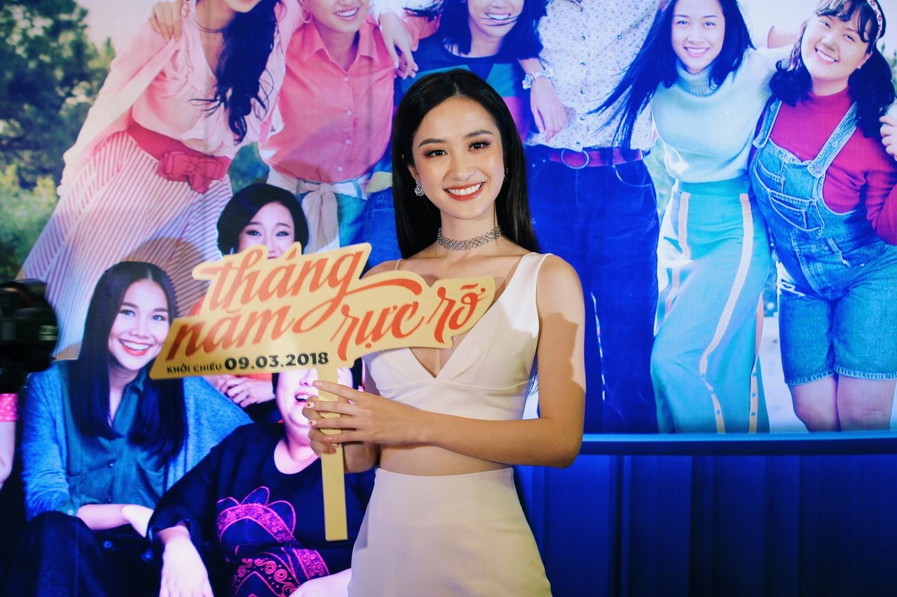 thang-nam-ruc-ro-hoang-oanh-quyen-luc-voi-trang-phuc-phat-sang-em-ut-trinh-thao-dep-xuat-sac-khong-thua-kem-dan-chi