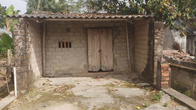 Vụ cháu bé bị xích quanh cổ: 