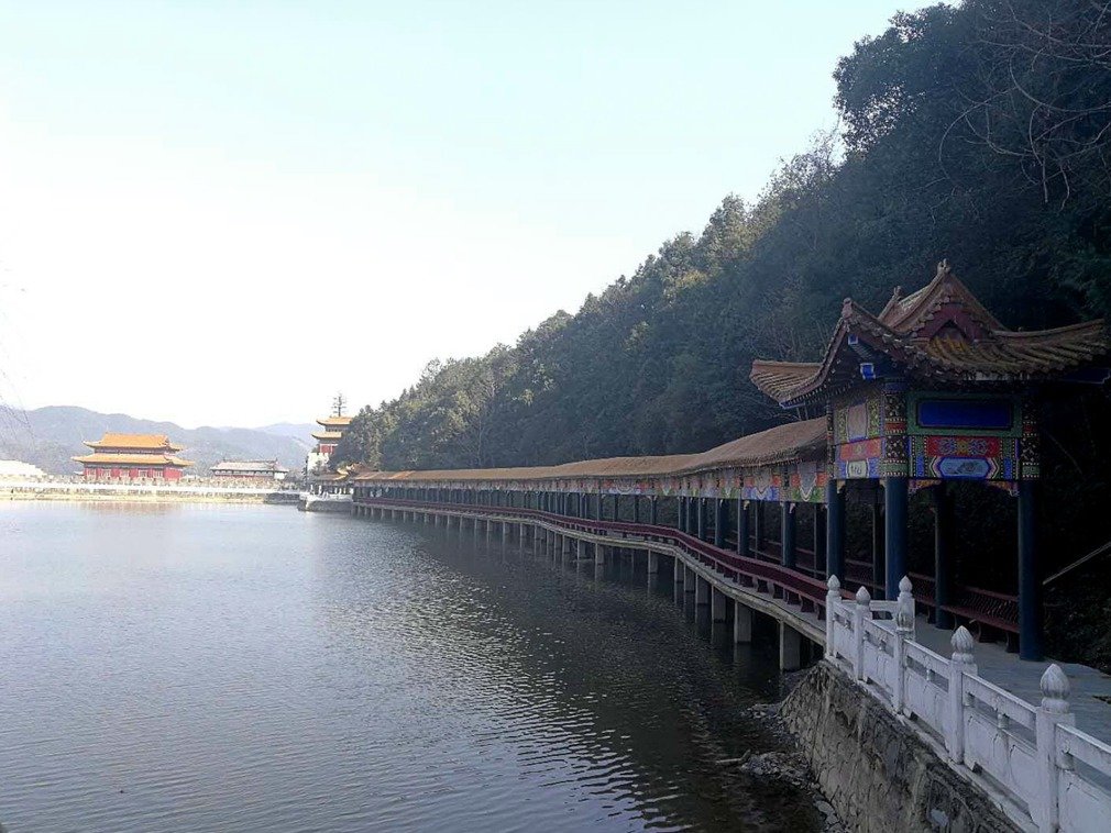 Trường sở như hoàng cung, giảng dạy như thiết triều