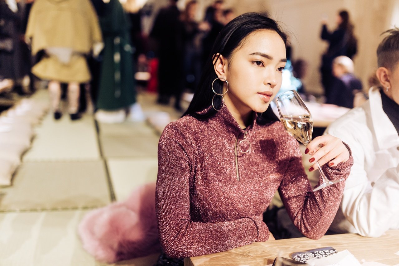 chau-bui-va-kelbin-lei-dai-dien-viet-nam-du-show-tai-paris-xuat-hien-sieu-ngau-giua-dan-fashionista-the-gioi