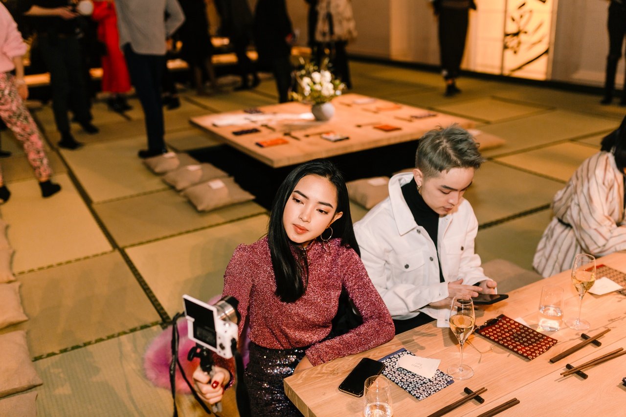 chau-bui-va-kelbin-lei-dai-dien-viet-nam-du-show-tai-paris-xuat-hien-sieu-ngau-giua-dan-fashionista-the-gioi