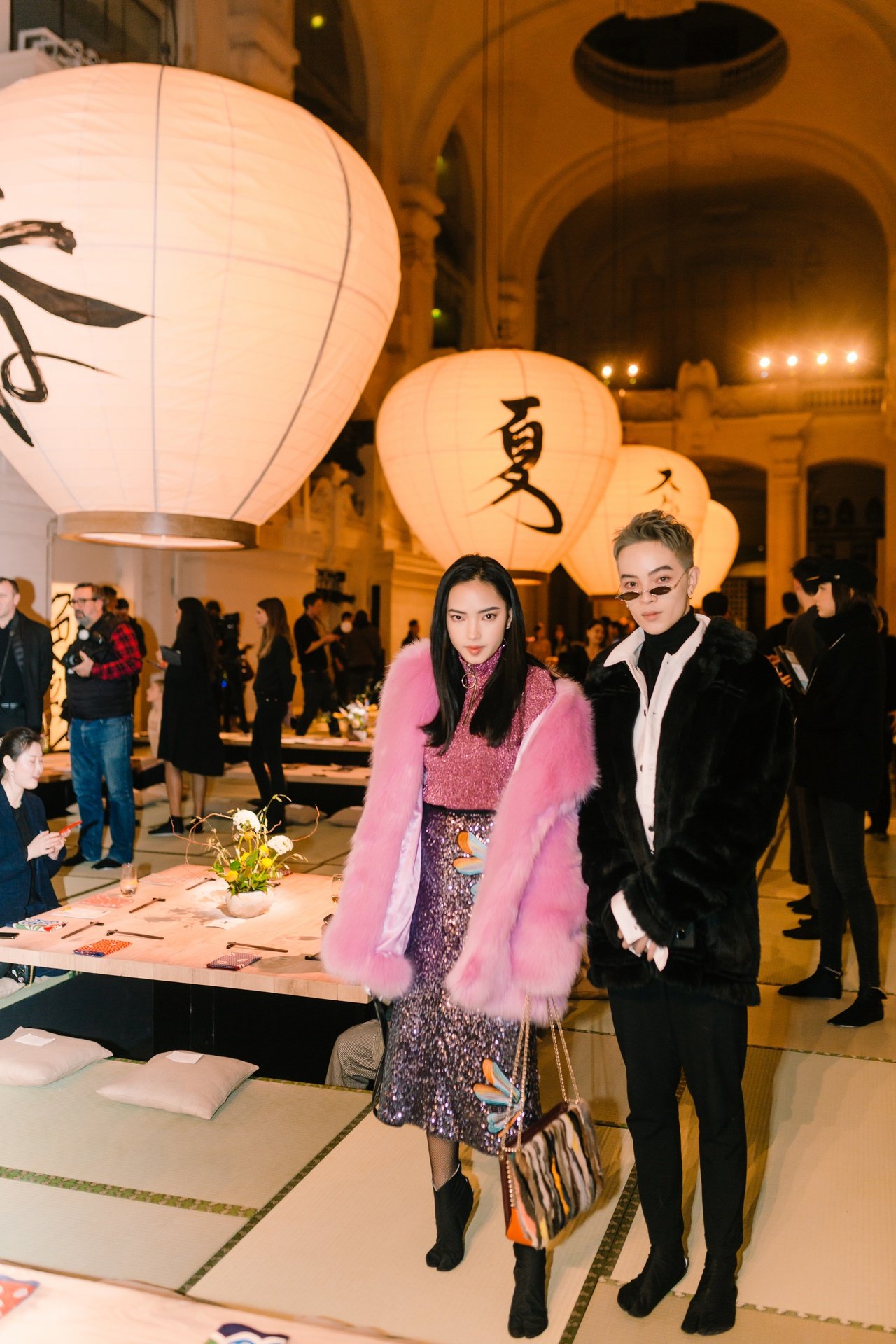 chau-bui-va-kelbin-lei-dai-dien-viet-nam-du-show-tai-paris-xuat-hien-sieu-ngau-giua-dan-fashionista-the-gioi