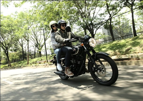 kawasaki-w175-chinh-hang-khong-chi-than-thai-ma-gia-cung-cuc-dep