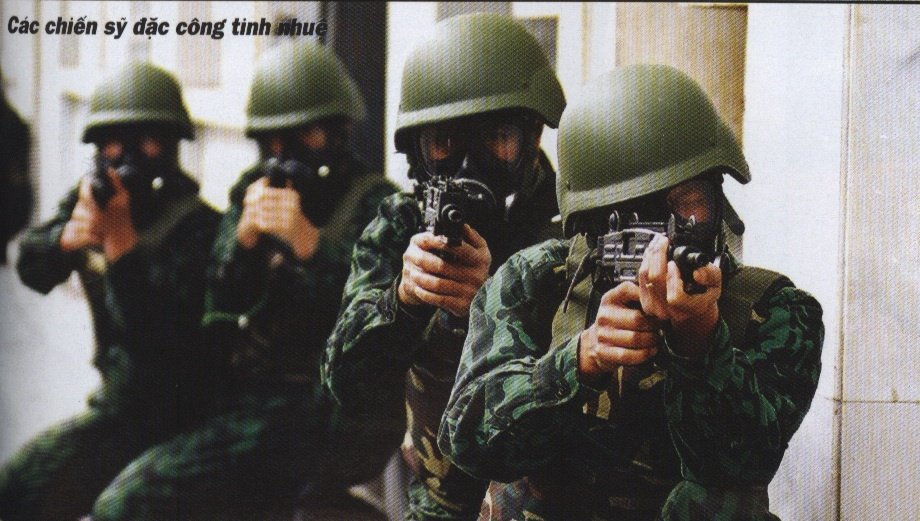 quan-phuc-nguy-trang-cua-viet-nam