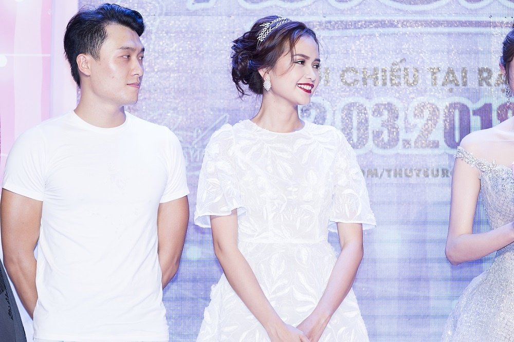 ru-bo-hinh-anh-hien-lanh-ngoc-chau-vao-vai-phan-dien-khi-lan-dau-thu-suc-voi-phim-dien-anh