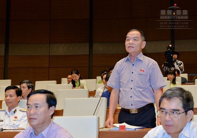 Khi quan chức đánh bóng bằng 'trang sức cao cấp'
