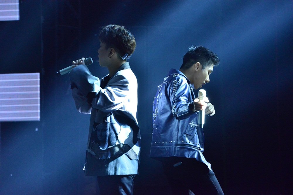 juun-dang-dung-mang-chuyen-cau-hon-cua-truong-giang-va-nha-phuong-tien-dung-u23-dai-nao-san-khau-sing-my-song