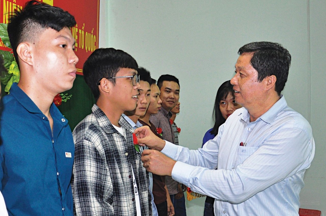 Hôm nay, 1.485 thanh niên ưu tú của thành phố nhập ngũ