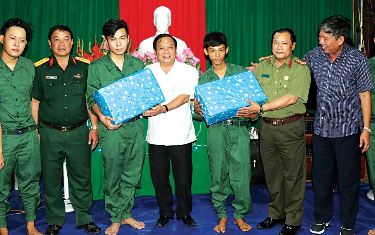 Hôm nay, 1.485 thanh niên ưu tú của thành phố nhập ngũ