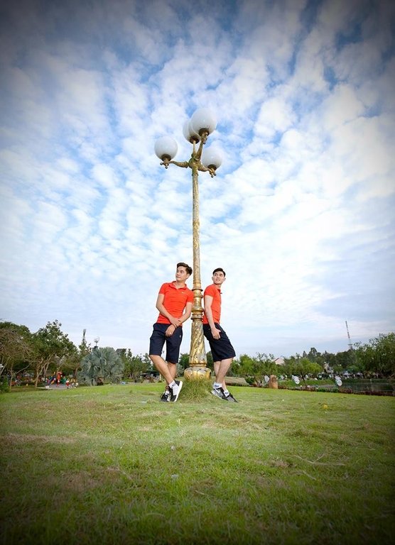 chuyen-tinh-cua-doi-dong-tinh-nam-yeu-nhanh-cuoi-gap