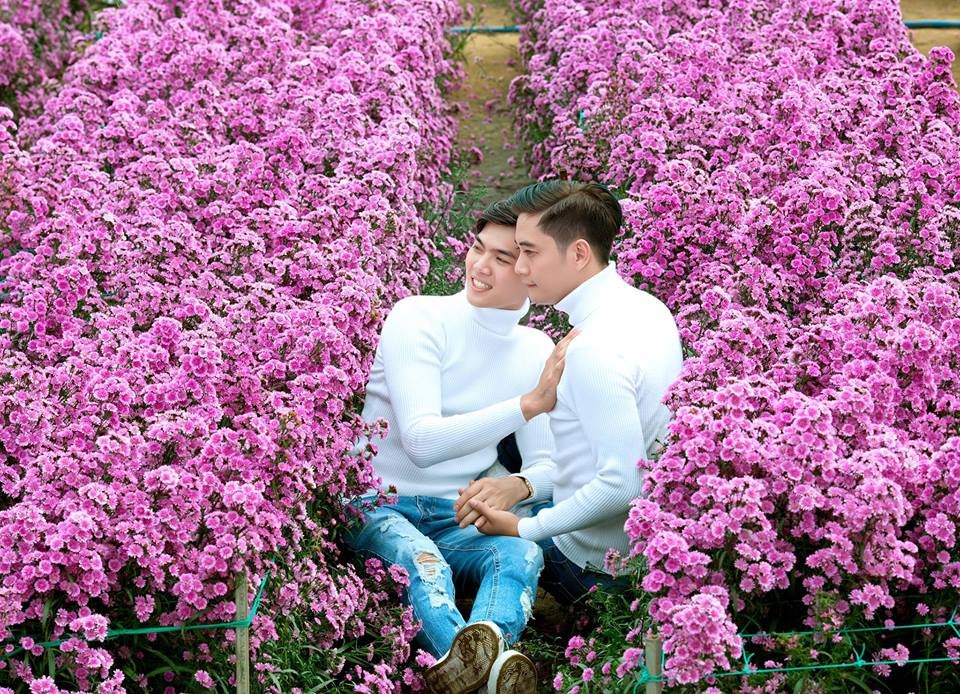 chuyen-tinh-cua-doi-dong-tinh-nam-yeu-nhanh-cuoi-gap
