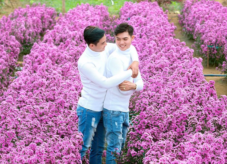 chuyen-tinh-cua-doi-dong-tinh-nam-yeu-nhanh-cuoi-gap