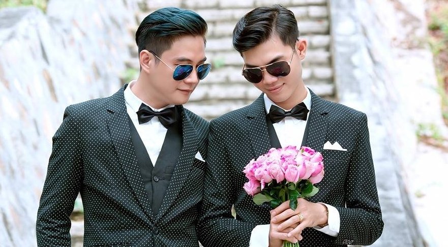 chuyen-tinh-cua-doi-dong-tinh-nam-yeu-nhanh-cuoi-gap