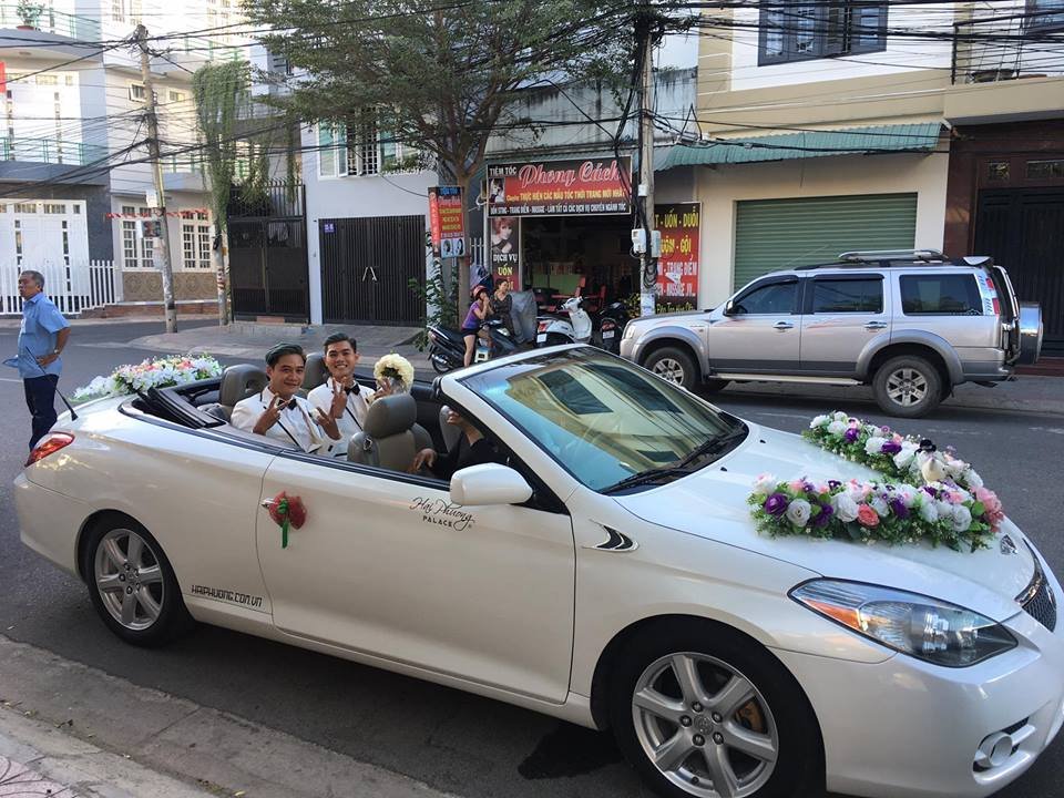 chuyen-tinh-cua-doi-dong-tinh-nam-yeu-nhanh-cuoi-gap