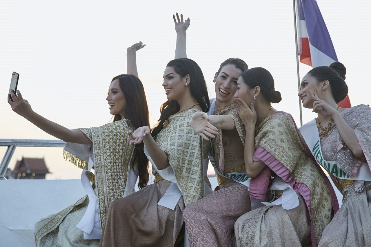 huong-giang-idol-khien-cac-doi-thu-ran-ran-vi-khoe-giong-tiep-tuc-toa-sang-tren-dat-thai