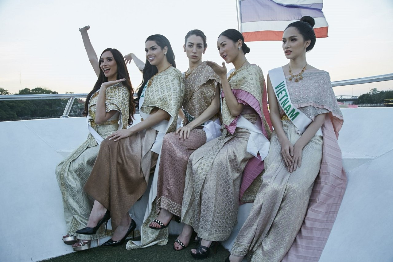 huong-giang-idol-khien-cac-doi-thu-ran-ran-vi-khoe-giong-tiep-tuc-toa-sang-tren-dat-thai