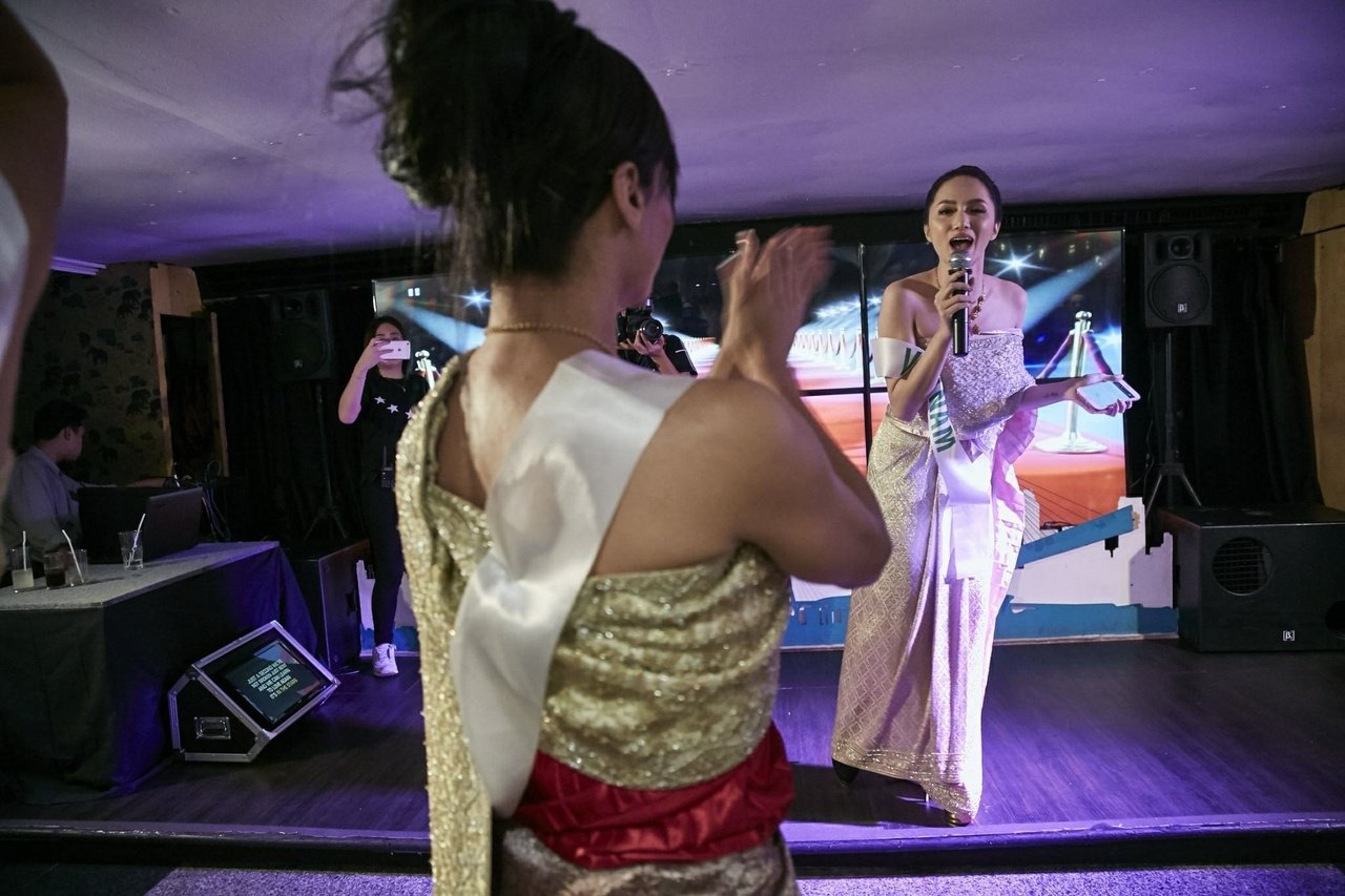 huong-giang-idol-khien-cac-doi-thu-ran-ran-vi-khoe-giong-tiep-tuc-toa-sang-tren-dat-thai