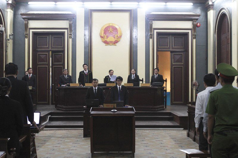 Báo chí được đăng hình bị cáo tại phiên tòa