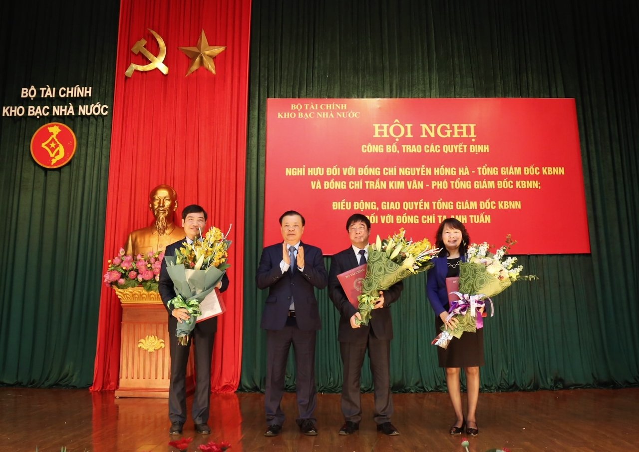 Bổ nhiệm nhân sự chủ chốt 11 Bộ ngành