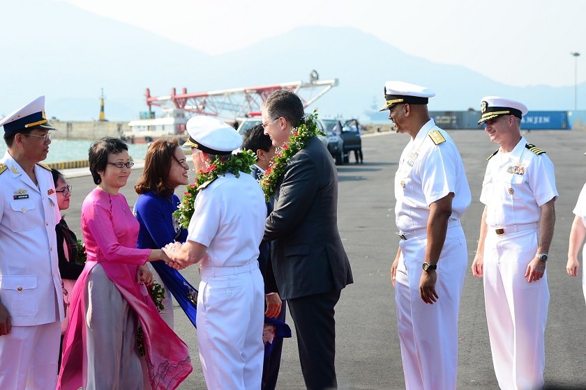 can-canh-doan-thuy-thu-tau-uss-carl-vinson-trong-le-don-tiep-o-da-nang