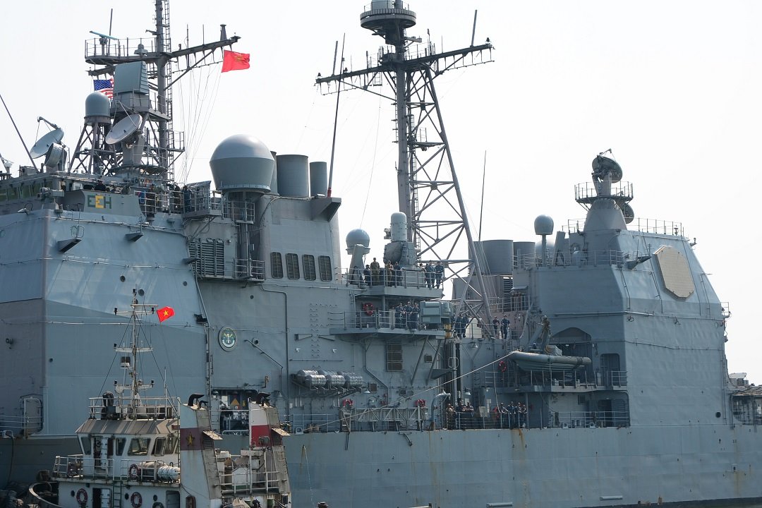 ngam-can-canh-cum-tau-carl-vinson-vua-cap-cang-tien-sa-da-nang