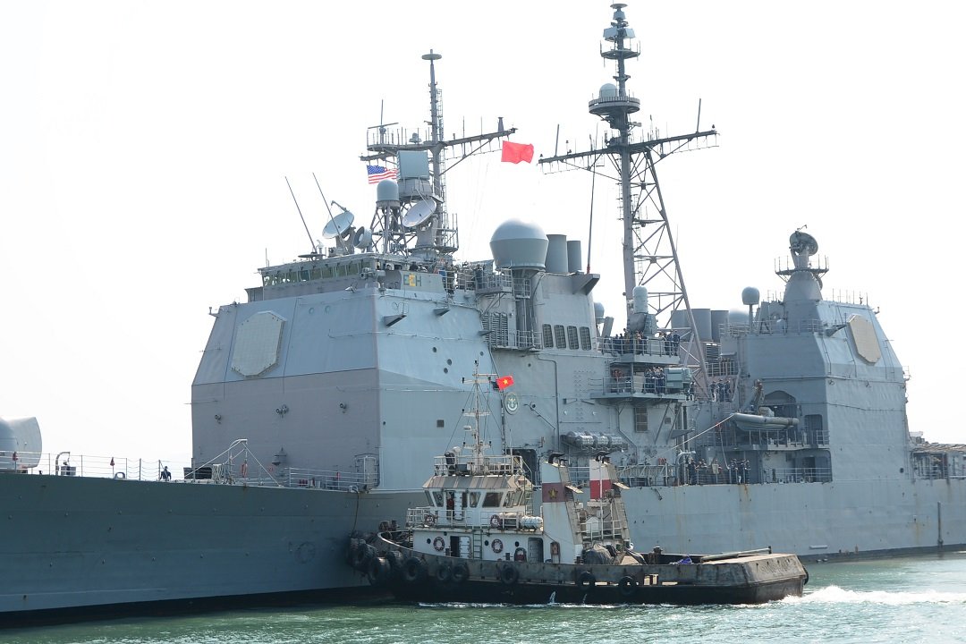 ngam-can-canh-cum-tau-carl-vinson-vua-cap-cang-tien-sa-da-nang
