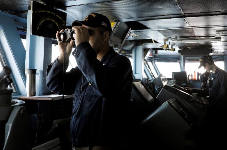 anh-hoat-dong-thuong-ngay-cuc-chat-tren-tau-san-bay-uss-carl-vinson