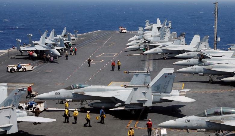anh-mot-ngay-lam-viec-tren-tau-san-bay-uss-carl-vinson