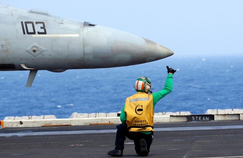 anh-mot-ngay-lam-viec-tren-tau-san-bay-uss-carl-vinson