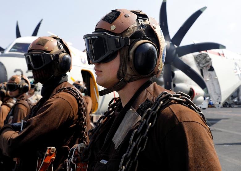 anh-mot-ngay-lam-viec-tren-tau-san-bay-uss-carl-vinson