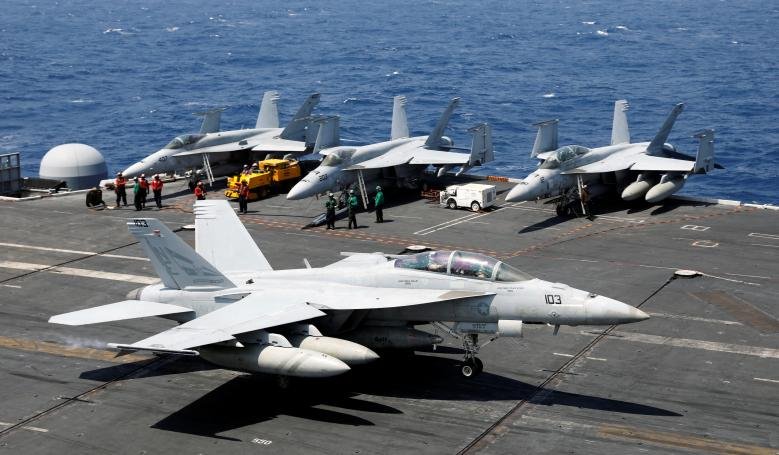 anh-mot-ngay-lam-viec-tren-tau-san-bay-uss-carl-vinson