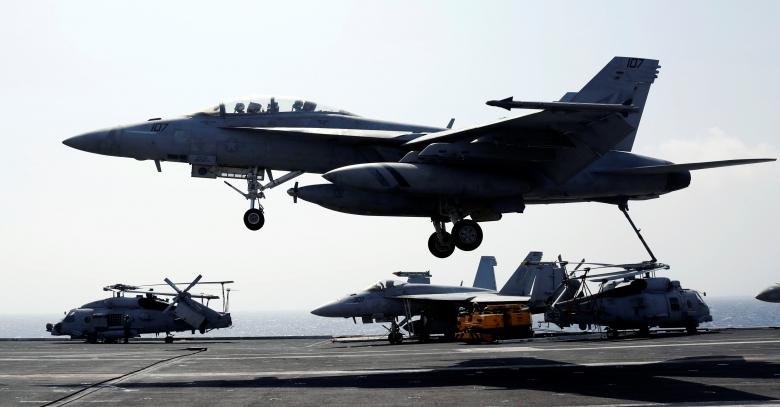 anh-mot-ngay-lam-viec-tren-tau-san-bay-uss-carl-vinson