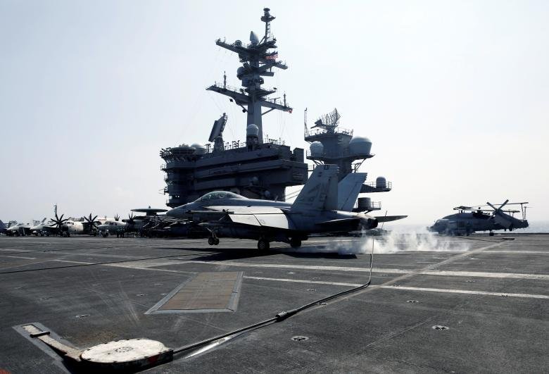 anh-mot-ngay-lam-viec-tren-tau-san-bay-uss-carl-vinson
