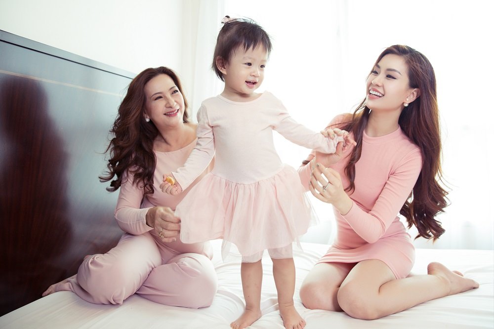 3-the-he-gia-dinh-a-hau-diem-trang-khien-nguoi-ham-mo-xuc-dong-voi-bo-anh-83
