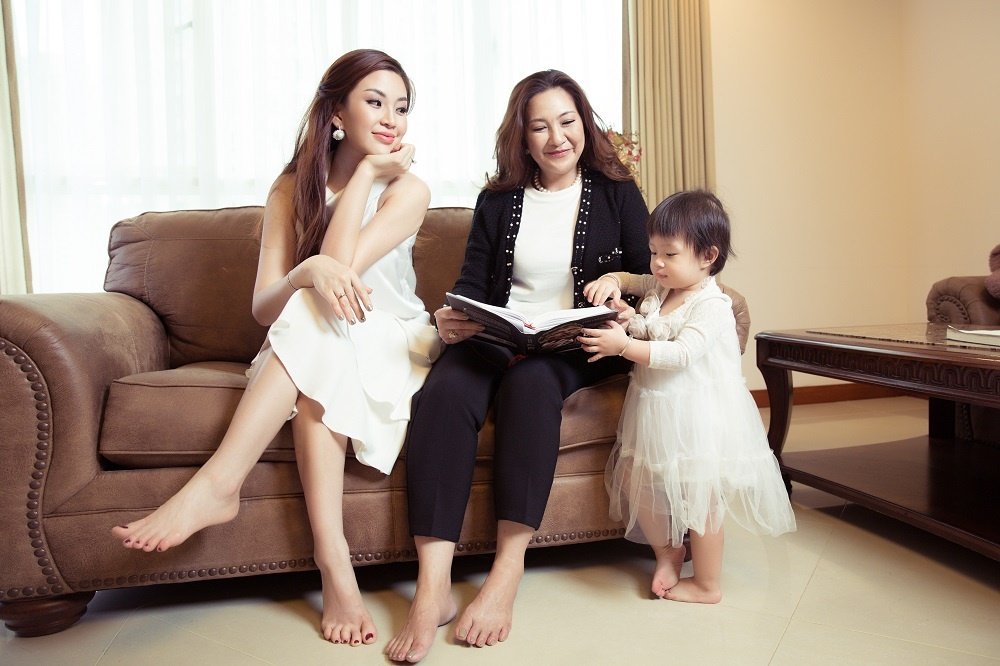 3-the-he-gia-dinh-a-hau-diem-trang-khien-nguoi-ham-mo-xuc-dong-voi-bo-anh-83