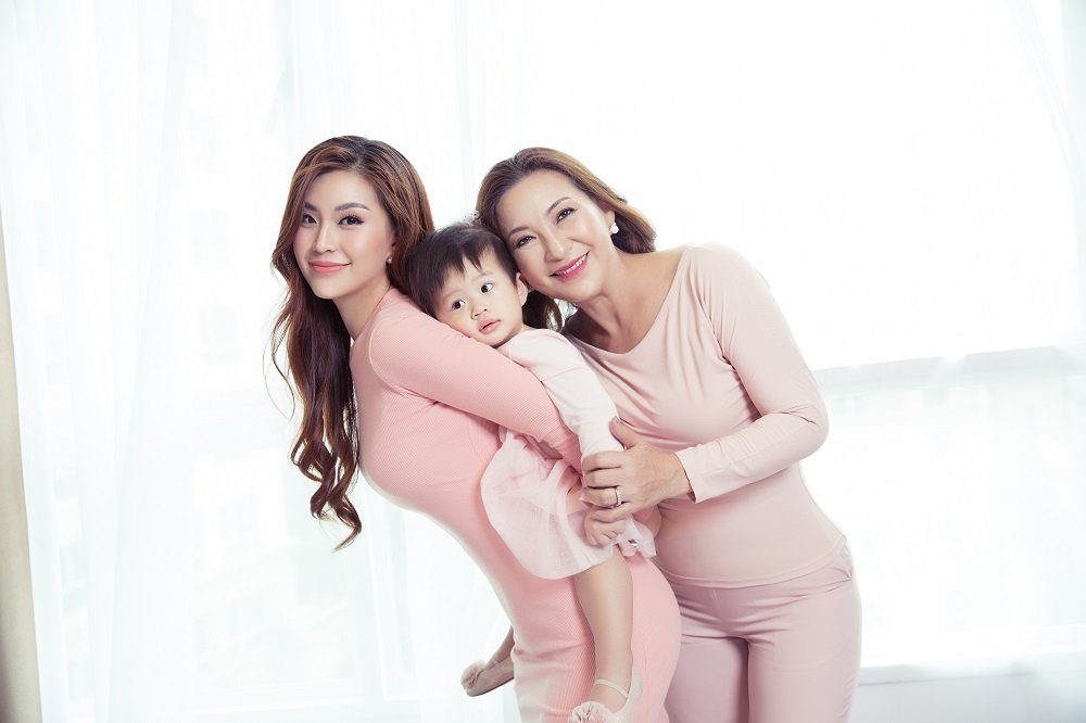3-the-he-gia-dinh-a-hau-diem-trang-khien-nguoi-ham-mo-xuc-dong-voi-bo-anh-83