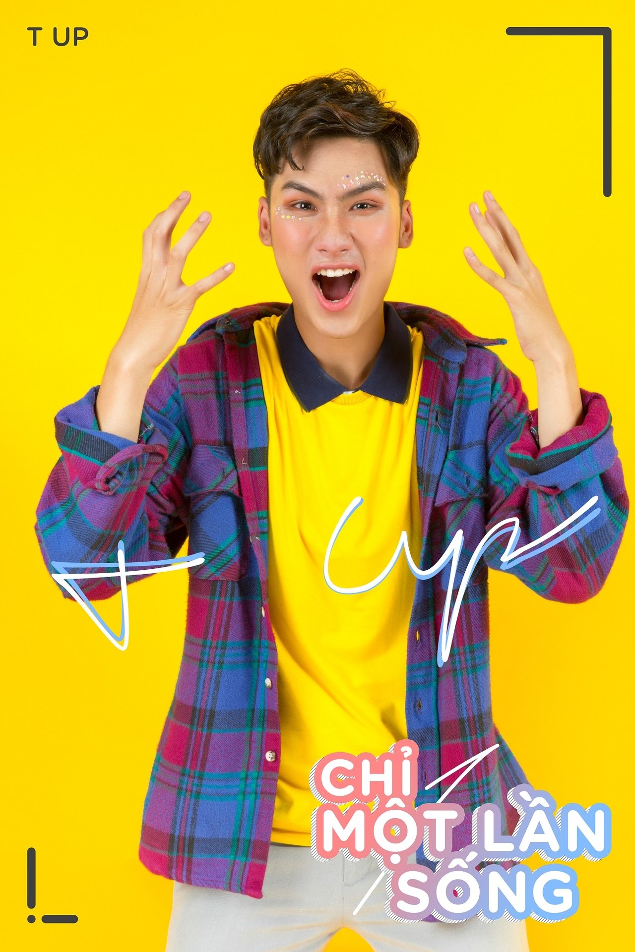 chau-dang-khoa-bat-tay-voi-nhom-nhac-dong-nhat-viet-nam-gioi-thieu-ca-khuc-truyen-cam-hung