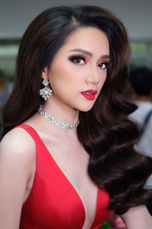 hot-huong-giang-idol-lo-anh-hau-truong-dep-xuat-sac-dang-status-xuc-dong-truoc-gio-g