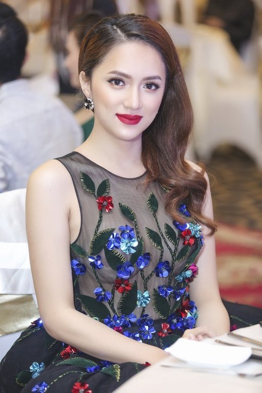 từ một chàng trai nữ tính đến đỉnh cao nhan sắc của một Hoa hậu chuyển giới quốc tế 2018