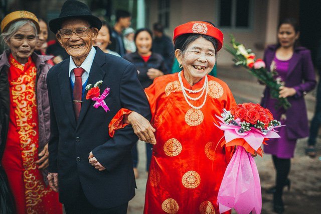 Bộ ảnh cưới kim cương của hai ông bà đã nắm tay qua 60 mùa xuân