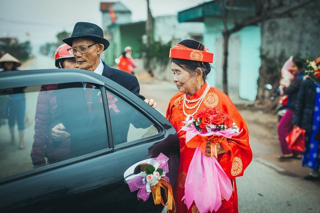Bộ ảnh cưới kim cương của hai ông bà đã nắm tay qua 60 mùa xuân