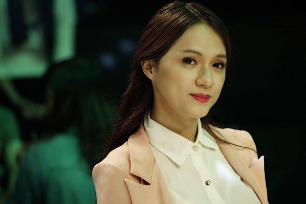 từ một chàng trai nữ tính đến đỉnh cao nhan sắc của một Hoa hậu chuyển giới quốc tế 2018